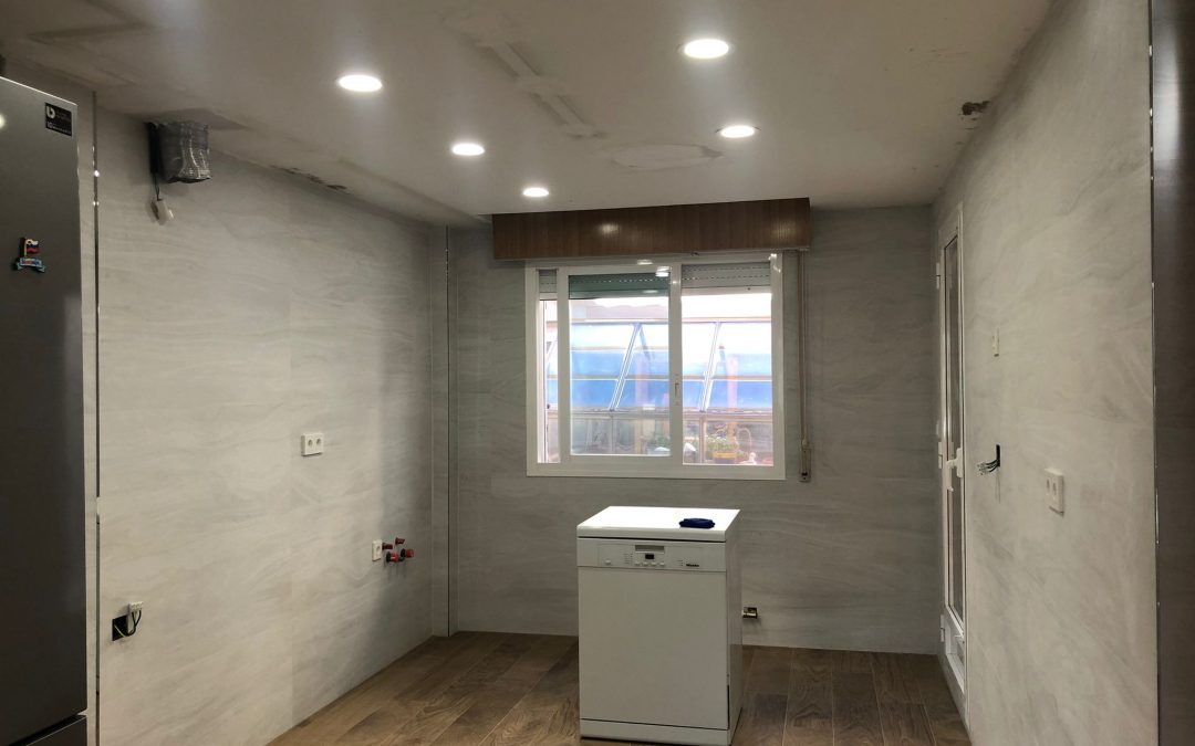 Reforma eléctrica de cocina completa en vivienda